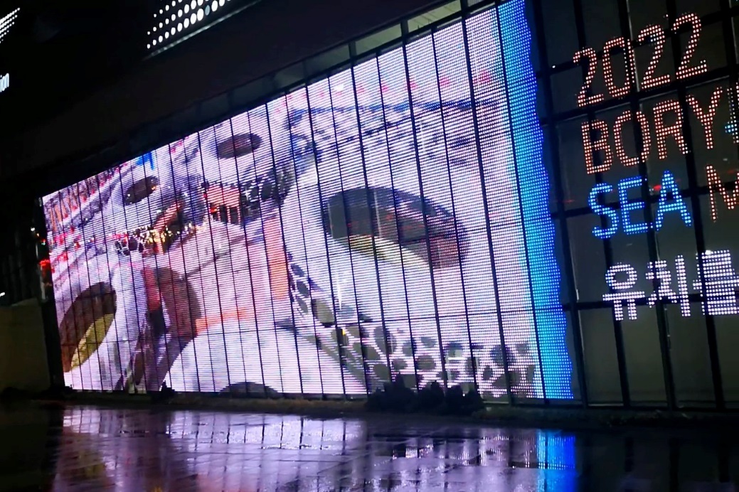 China's Transparent LED Display Affecting Shop Window Advertising